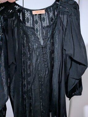 KYRA Embroidered/Lace Peasant Top